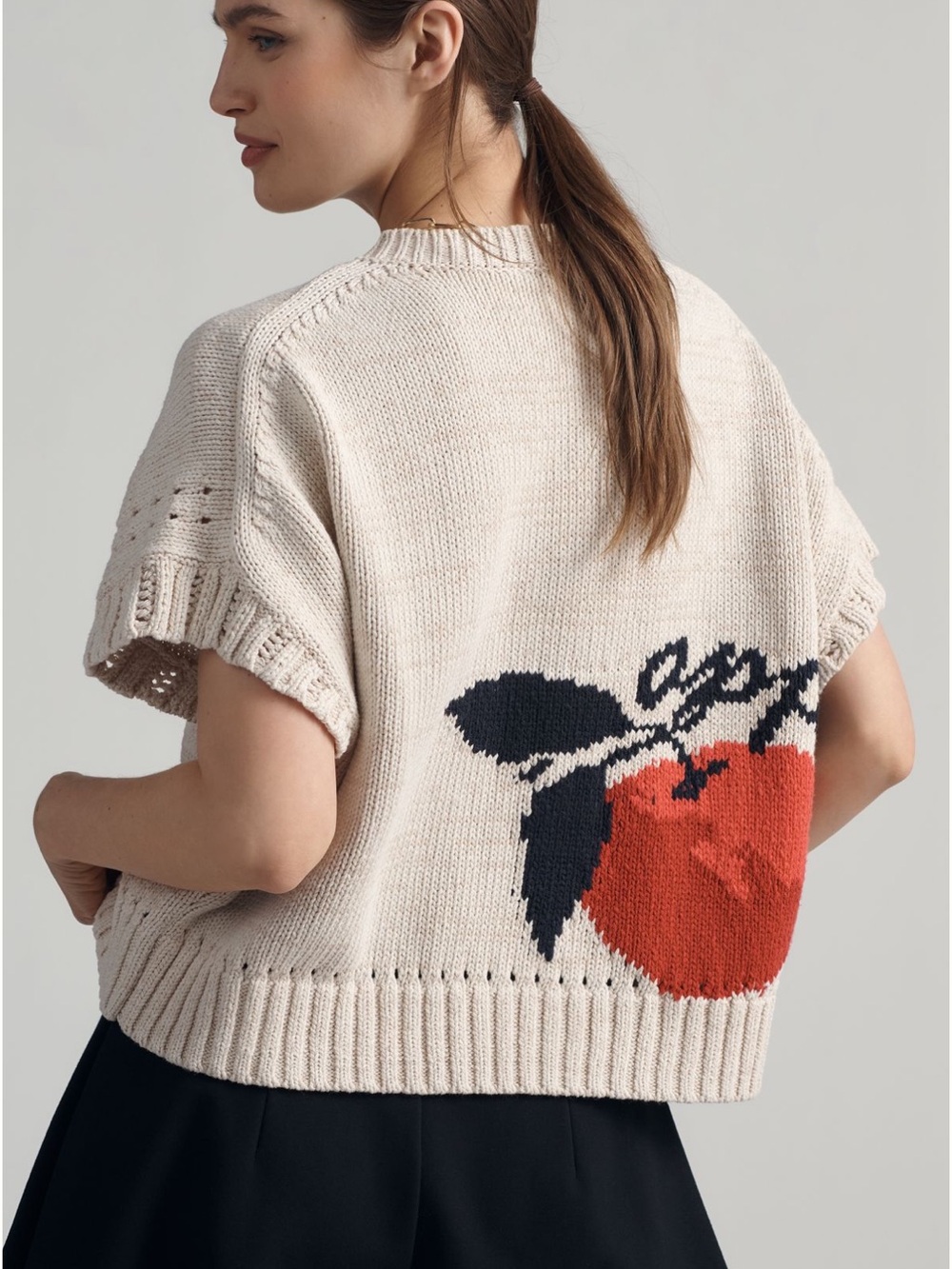 NWT Maeve Short-Sleeve Crew-Neck Veggie Motif Graphic Sweater - Red Apple - L - Picture 3 of 8
